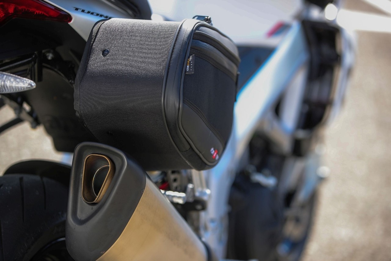 Aprilia Tuono V4 VS KTM 1290 Super Duke GT: la SFIDA delle hypernaked!